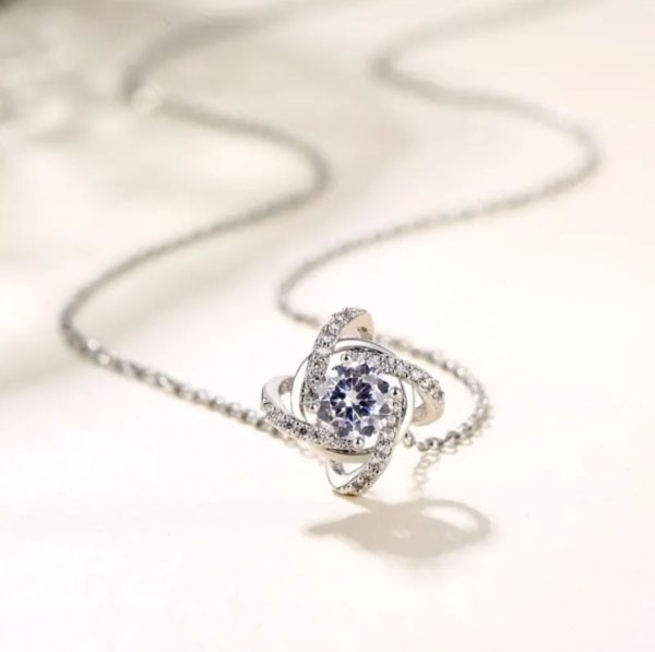 1pcs Steel Color-color Necklace Ladies Cold Wind Four Leaf Clover With Diamonds Brass Pendant Jewelry