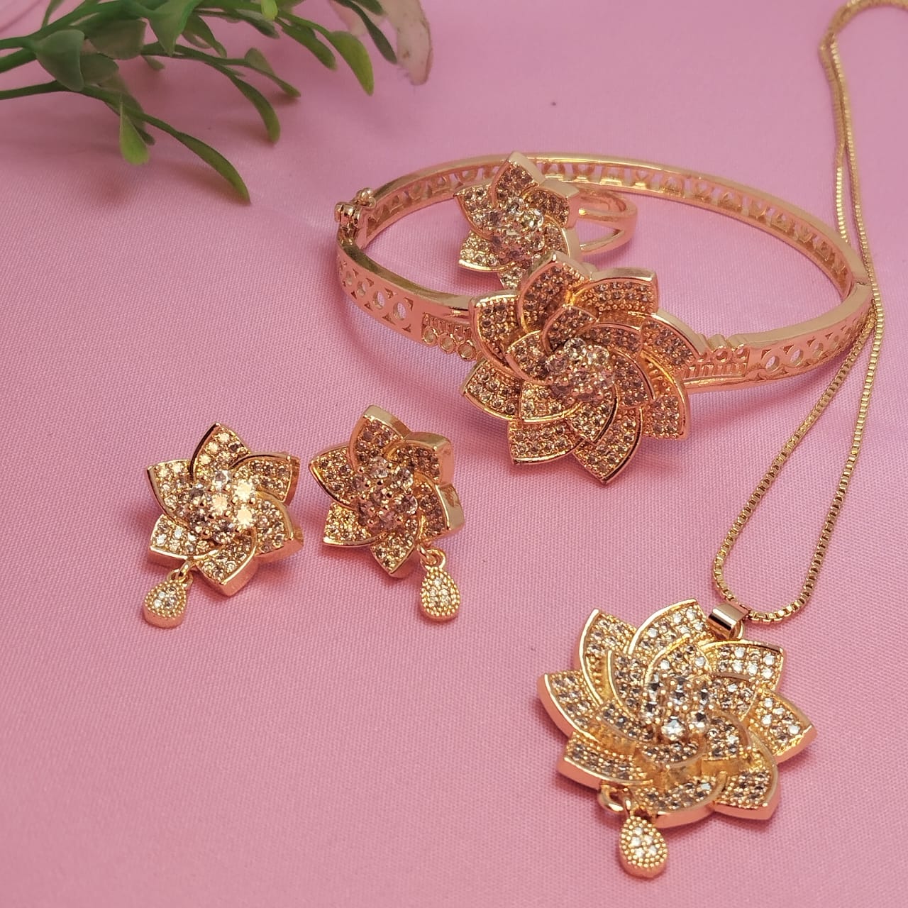 Royal Radiance Jewelry Set – 5 Piece (Necklace, Earrings, Ring, Bracelet)