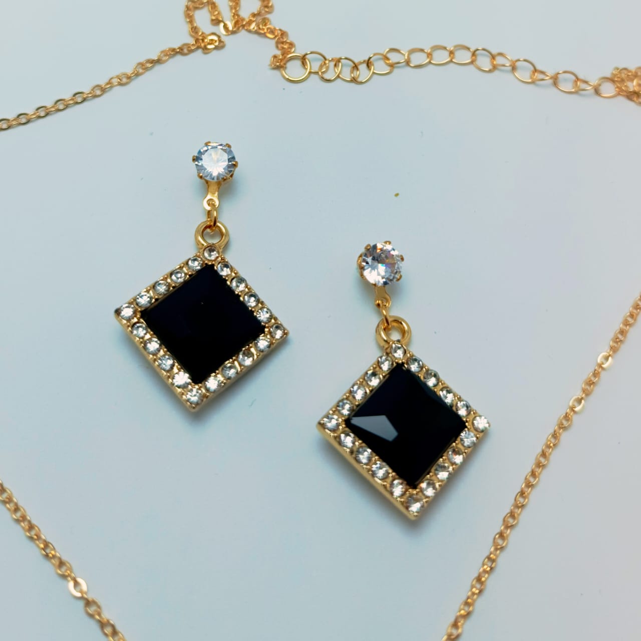 Black Elegance Jewelry Set – Necklace & Earrings