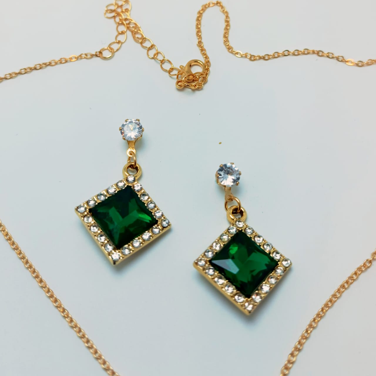 Black Elegance Jewelry Set – Necklace & Earrings