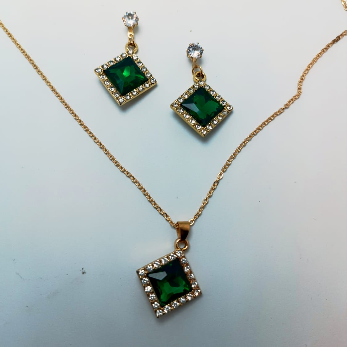 Black Elegance Jewelry Set – Necklace & Earrings