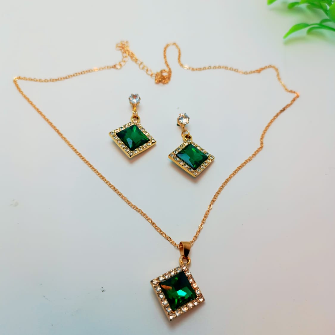 Black Elegance Jewelry Set – Necklace & Earrings