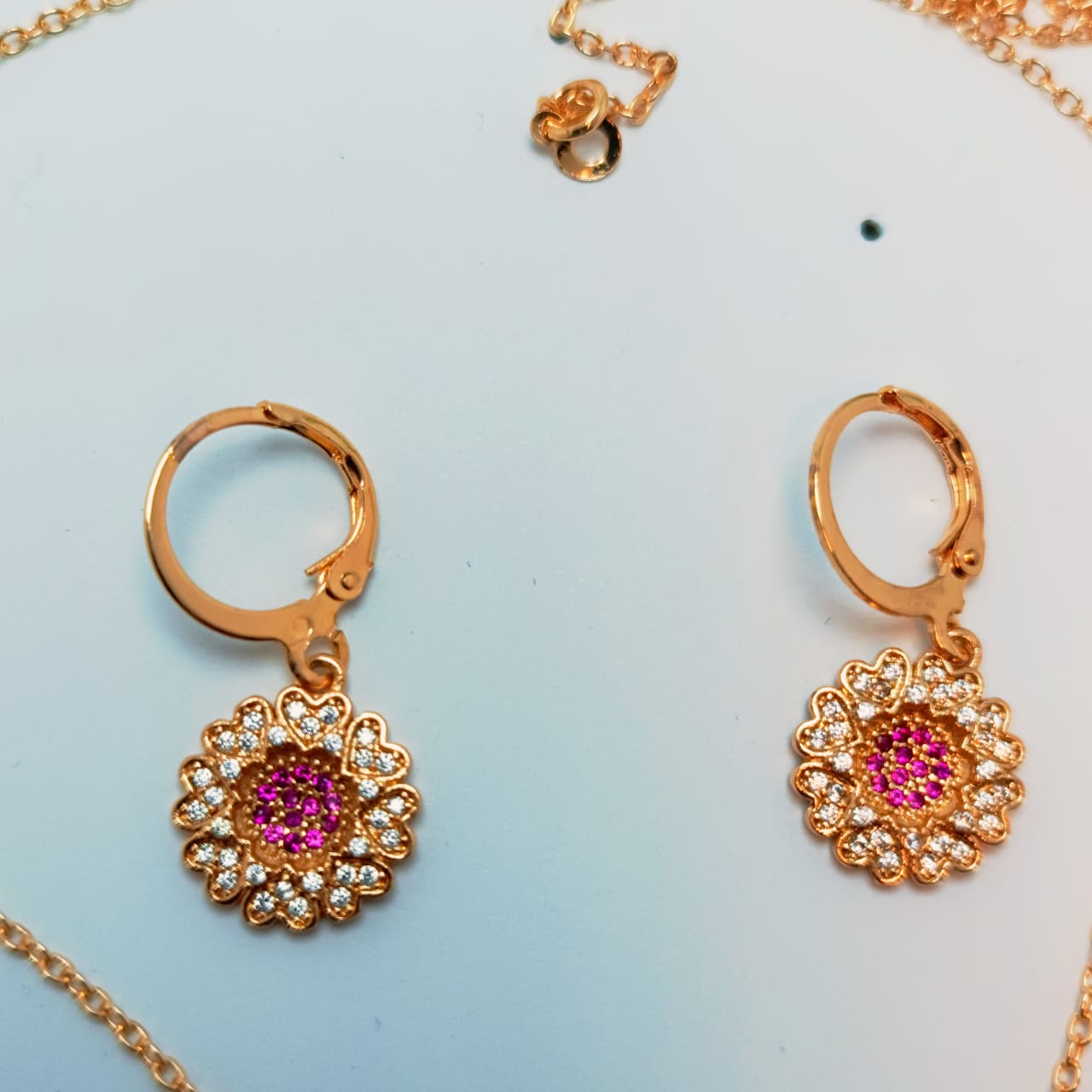 Charming Gold-Plated Floral Jewelry Set – Necklace & Earrings with Sparkling Crystals