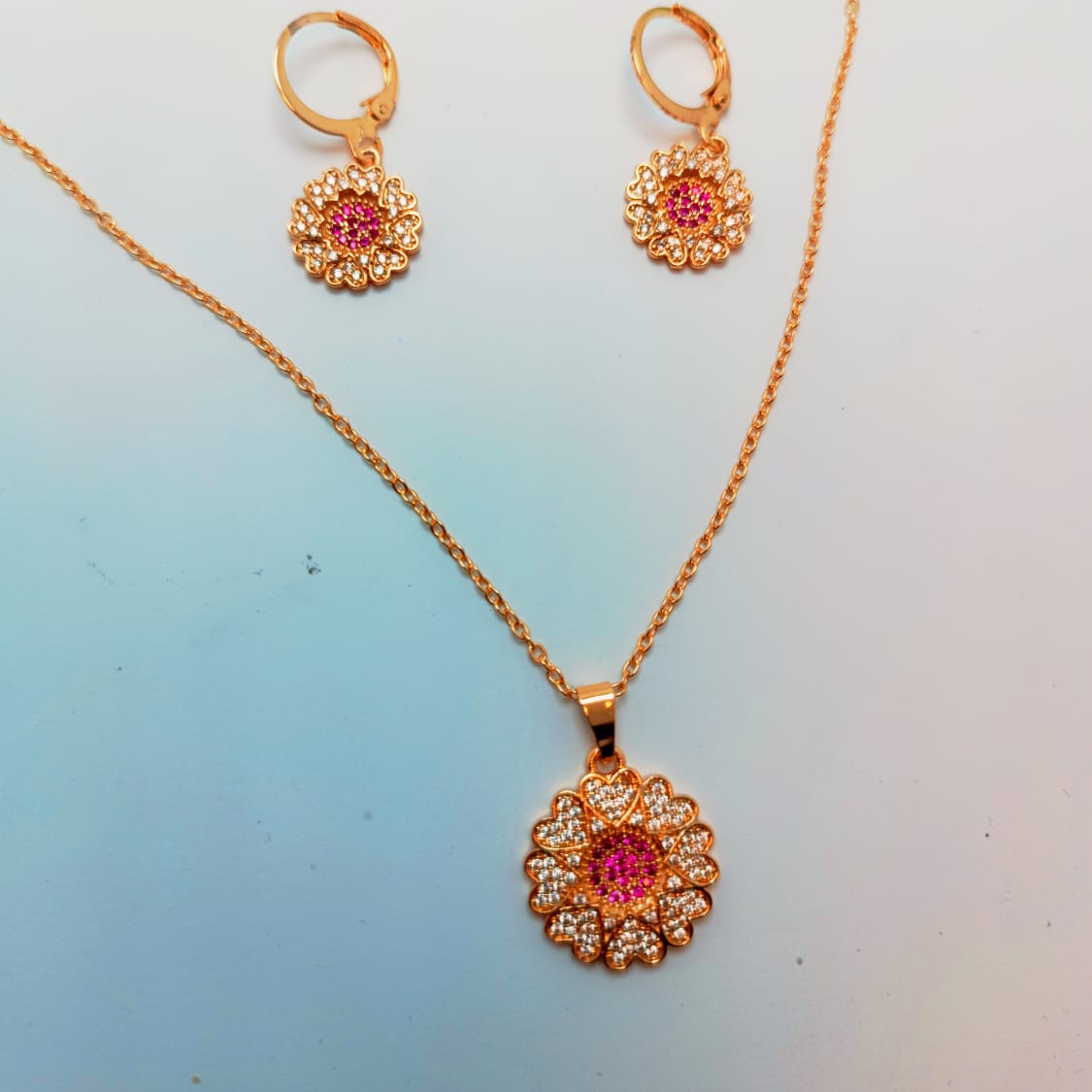 Charming Gold-Plated Floral Jewelry Set – Necklace & Earrings with Sparkling Crystals