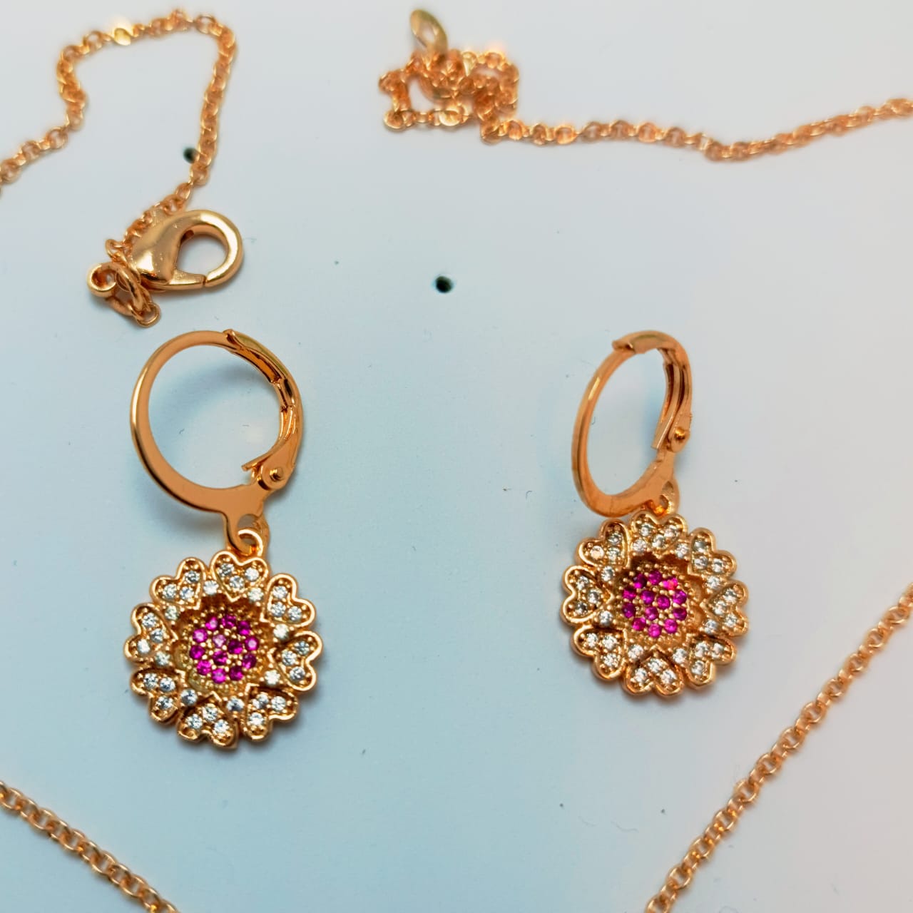 Charming Gold-Plated Floral Jewelry Set – Necklace & Earrings with Sparkling Crystals