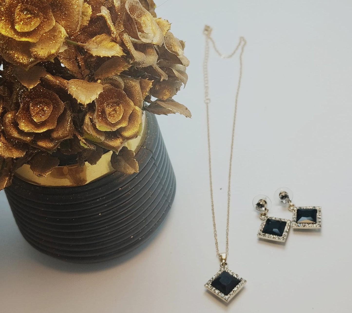 Black Elegance Jewelry Set – Necklace & Earrings